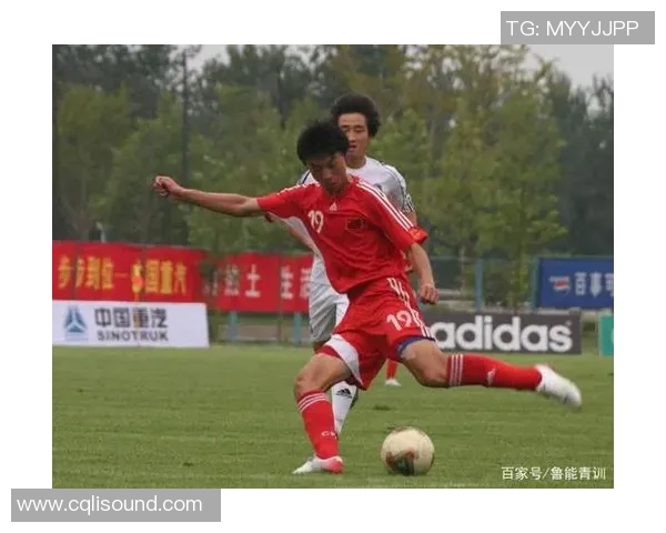 郑铮足球：从青训到职业生涯的辉煌历程与未来展望